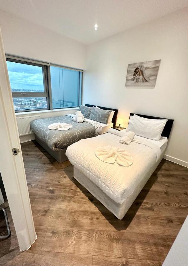 Alarabi Apartments-Two Bedrooms Apartment Croydon Exterior foto